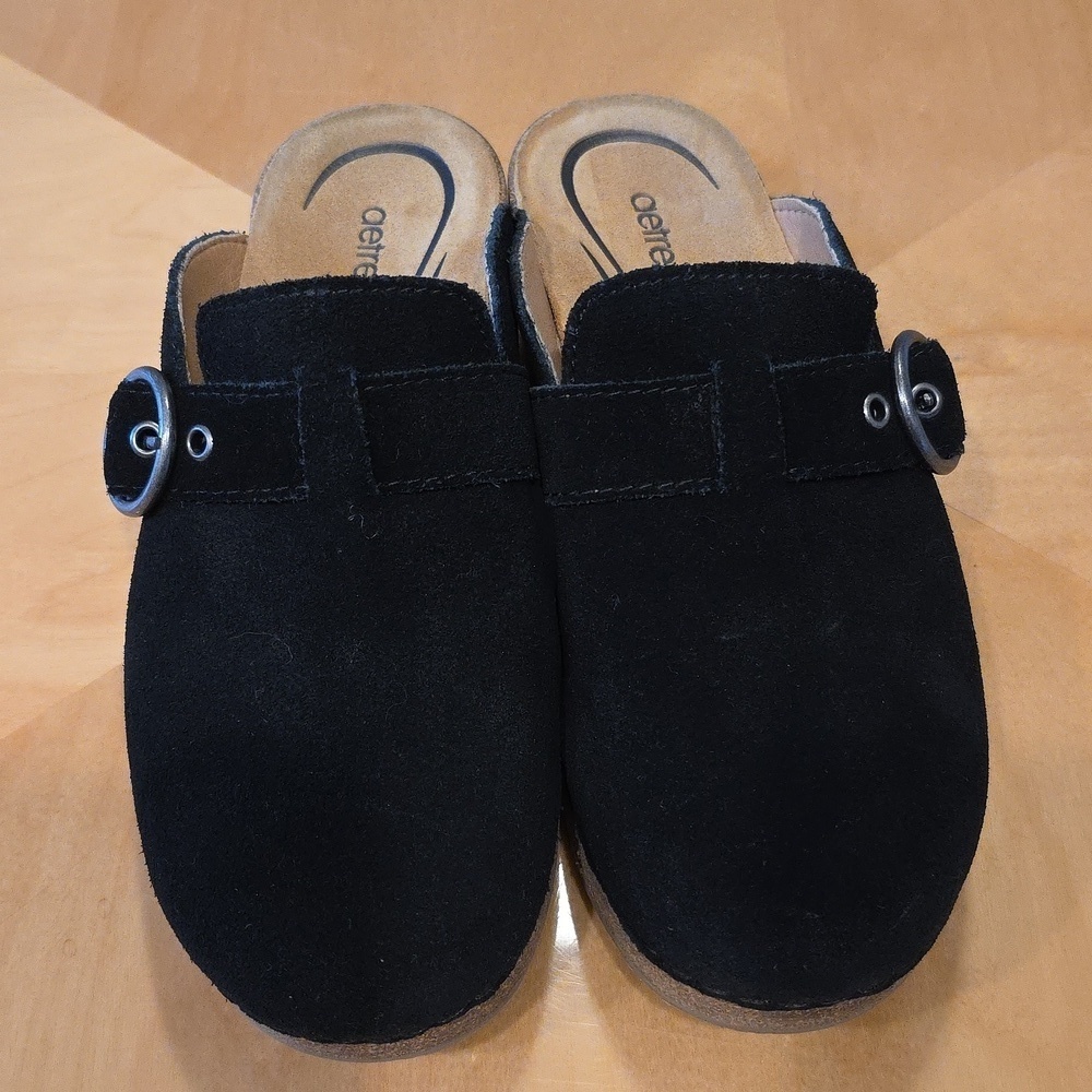 Aetrex Madison Black Cork Suede Clog with Adjustable Silver Buckle. Size 6 - Picture 3 of 7